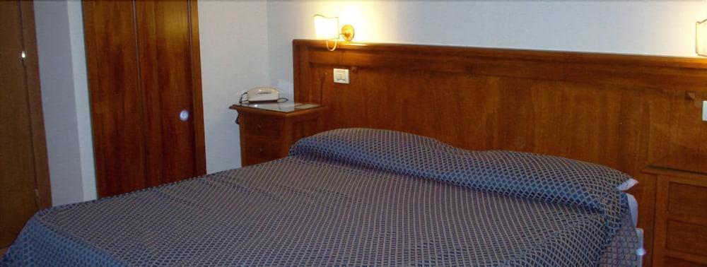 Hotel Martino มาราเตอา ภายนอก รูปภาพ